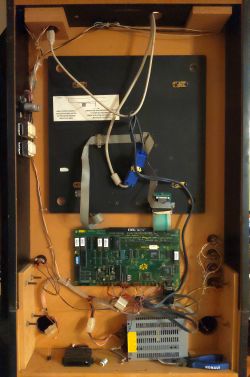 Dartstar 2000: Diagnostyka i naprawa maszyny arcade od Medalist z lat 90.