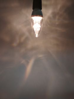 Philips SceneSwitch, lampa LED z regulacją jasności świecenia Philips SceneSwitch, lampa LED z regulacją jasności świecenia