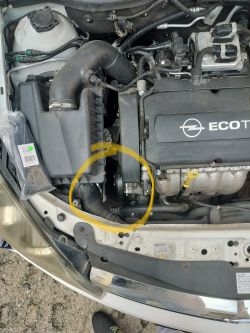 Astra H 1.6 Z16XER - przetarta wiązka przy pasku, co to za przewody i jak naprawić?