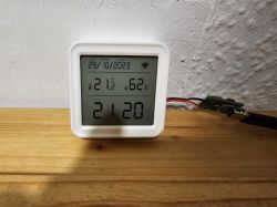 Thermometer with LCD display connected to power supply.
