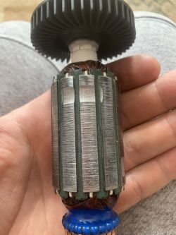 Mlotowiertarka khe 2444 - Grzeje się i iskrzy komutator