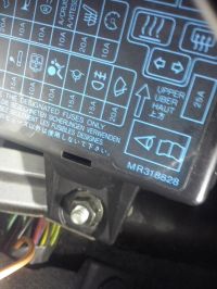 Mitsubishi Carisma 1.6 \\\'03r - alarm amervox nie pozwala odpalić auta?