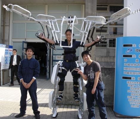 "Sukerutonikusu"- mechaniczny szkielet.