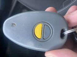 Brama garażowa Schellenberg DRIVE 600 N - wymiana i konfiguracja pilotów, oryginalny vs zamiennik