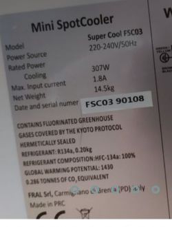 Etykieta urządzenia Mini SpotCooler model Super Cool FSC03 z danymi technicznymi.