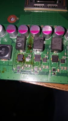 Xbox One Fat - wyłącza się po sekundzie, zmiana koloru diody na zasilaczu