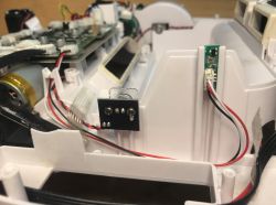 Wnętrze odkurzacza smart/robota sprzątającego z WiFi Medion 13277