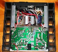 Podłączenie głośników i zasilania w Kenwood KAC-7200 - instrukcje