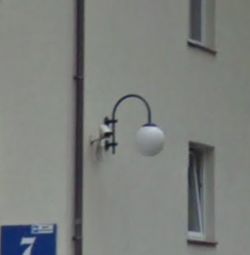 Poszukiwana lampa elewacyjna w kształcie kuli - link, nazwa, oświetlenie parkingu
