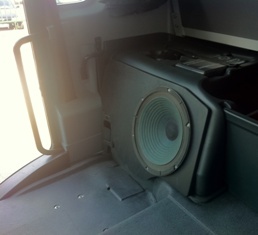 Zabudowa subwoofera w ciezarowce MAN