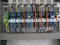 Should the disconnector in the switchboard also disconnect the N line ?