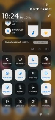Panel szybkich ustawień na telefonie Motorola EDGE 50 Neo Panel szybkich ustawień Androida z ikoną aktywnego mikrofonu i włączonym Bluetooth