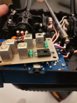 Łódka zanętowa SKARP s60 - Łódka nie reaguje na polecenia pilota