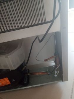 Electrolux EJ2302AOX2 - lodówka warczy