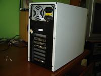 Komputer 486 z Windows 95 resetuje się po starcie - jak naprawić?
