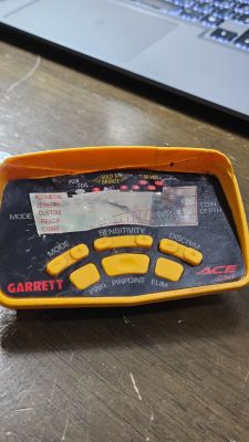 Garrett ACE 250 – brak reakcji po zasileniu 8V, diagnostyka bez wymiany części