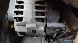 Czy Skoda Fabia '03 ma regulator napięcia na alternatorze? (zdjęcie)