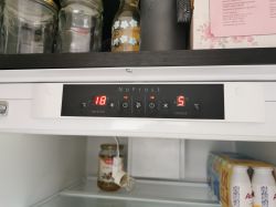 Lodówka Gorenje NRKI4181LW - brak oświetlenia, jak zdjąć panel?