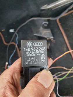 Golf mk3 cabrio przekaźnik 401 - Przekaźnik elektrycznych szyb