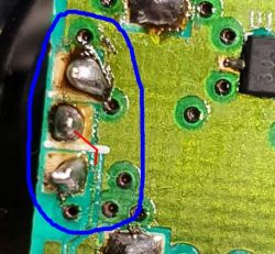 Czy wystarczy połączyć te dwa piny? Problem z lutowaniem płytki od Xbox One.