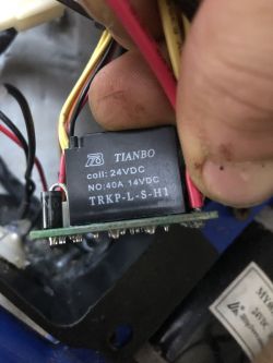 Hulajnoga Razor e100 - brak napięcia na silnik, klikanie w sterowniku