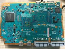 Czy podpięcie mocniejszego zasilacza do PS2 slim mogło uszkodzić konsolę?