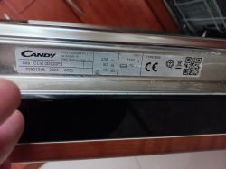 Zdjęcie tabliczki znamionowej zmywarki Candy z numerem modelu i danymi technicznymi.