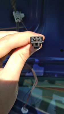 Jak wyjąć piny z kostki w Renault Megane II - instrukcja z zdjęciem