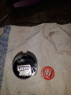 Lampa rowerowa knog pwr - sposób demontażu obudowy