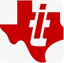 Logo Texas Instruments z czerwonym znakiem na białym tle.