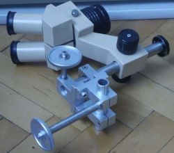 Statyw do mikroskopu optycznego