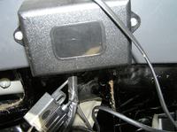 Co to za element z Fiata Uno (1997 r.) za tablicą wskaźników?