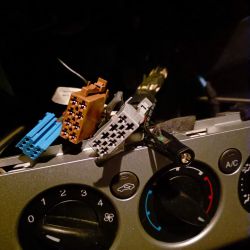 Ford Focus 2005 MK2: Radio 6000CD wyłącza się po wpisaniu kodu