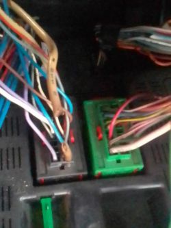 Peugeot 307 - identyfikacja kabla brązowego *811* na zdjęciu