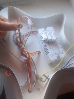 Problem z podłączeniem lampy LED domenoled417 - kabelki, pilot i dodatkowy przewód