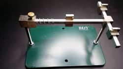 UM1 - uchwyt montażowy do małych PCB