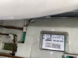 Wnętrze pralki z widoczną płytą główną Siemens 5560 005 600