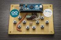 Zgrabny gamepad na USB zbudowany na AVR