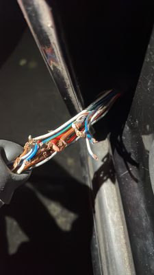 Vauxhall Astra H SRI - Zamknięte drzwi i Uszkodzone przewody w tylnich drzwiach