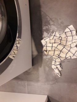 Beko WMY81243PLPTLMB1 - The washing machine pours water through the drawer / tra