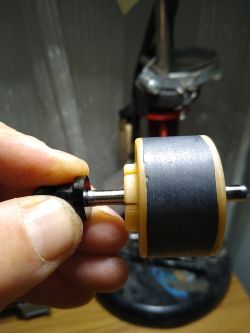 Whirlpool ADG6240: Naprawa pompy myjącej, wymiana łożysk, pomysł z teflonem, pompy z elektroniką