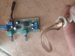 Podłączanie filtra dolnoprzepustowego: wejścia RCA, prawy i lewy kanał