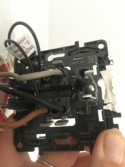 Błąd w podłączeniu wyłącznika krzyżowego - lampa nie świeci, szukam błędu
