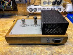Headphone Amplifier with ECC88 and 6N6P Tubes Handmade vacuum tube headphone amplifier with wooden casing