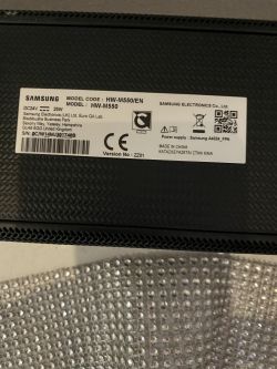 Soundbar Samsung HW-M550 - połączenie głośnika niskotonowego