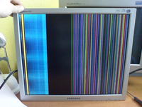 Samsung 910T działa ale po chwili pionowe pasy