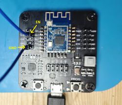 HLK-M20 Board with Marked EN and GND Points HLK-M20 development board with EN and GND connection points marked.