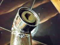 Cieknąca bateria - jak zmienić uszczelki w wylewce?