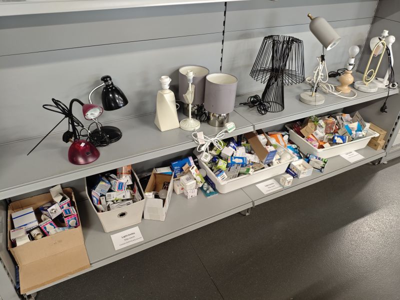 £1 Wnętrza inteligentnych żarówek: IKEA Tradfri LED2003G1, Ener-J SHA5262, niemarkowy PIR, Yi