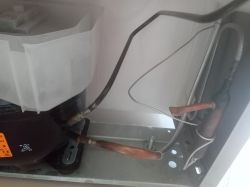 Electrolux EJ2302AOX2 - lodówka warczy